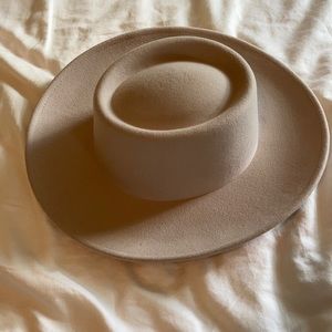 DEAL ALERT 🚨 NWT Gigi Pip Ginger Gambler in Ivory! 57 S/M